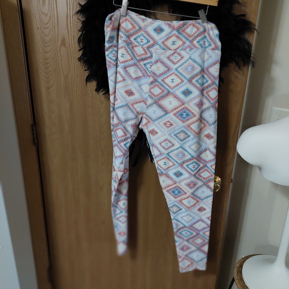 Lularoe Tc2 Plus Size Buttery Soft Stretch Tribal… - image 5